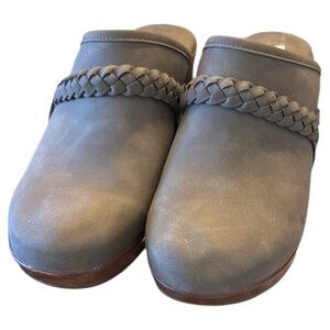 New B.O.C. Green Mules with Braided Detail‎